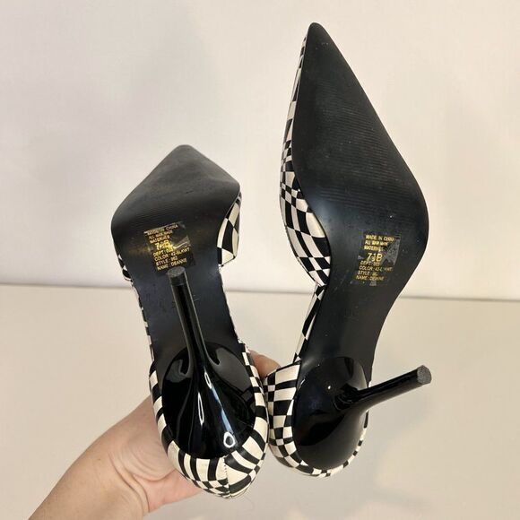 Bakers Deanne Psychedelic Checkered Pointed Toe Pumps - Picture 6 of 7
